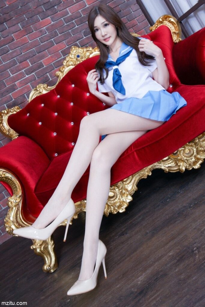 成熟迷人的美少妇，美腿纤细白皙真性感-JK图库