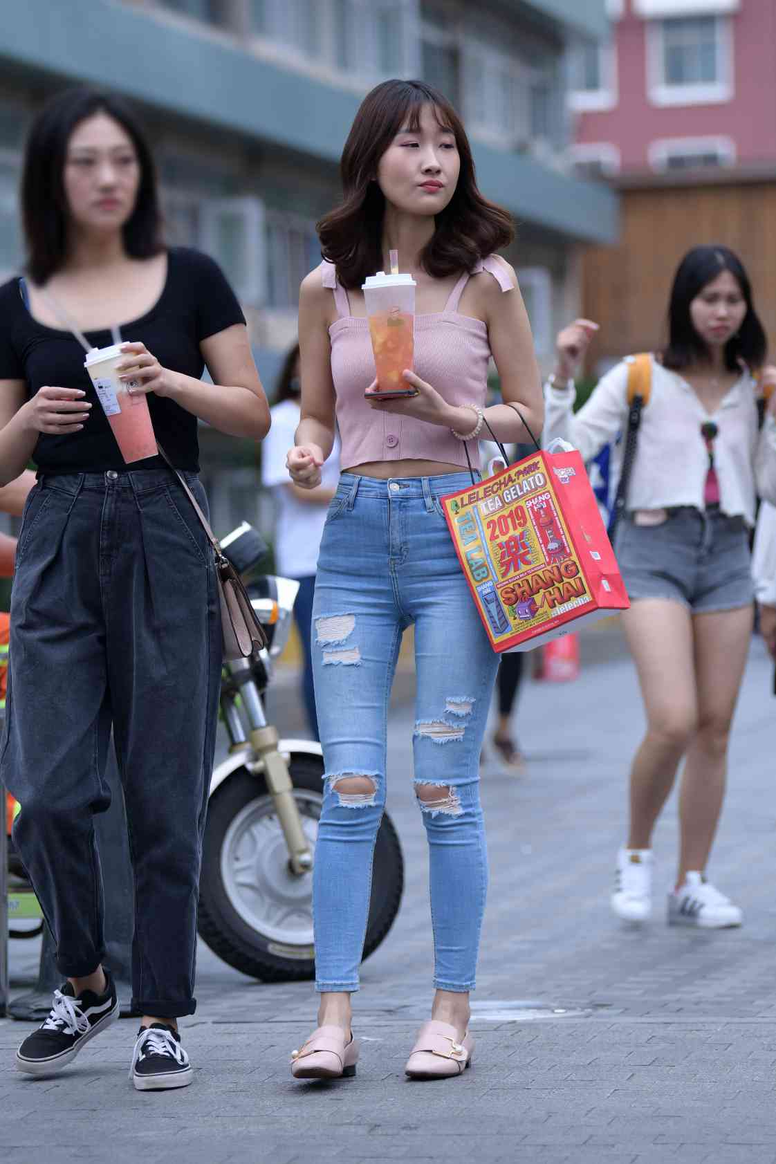 图片[2]-【免费】紧身牛仔裤女生【18P】04014-JK图库