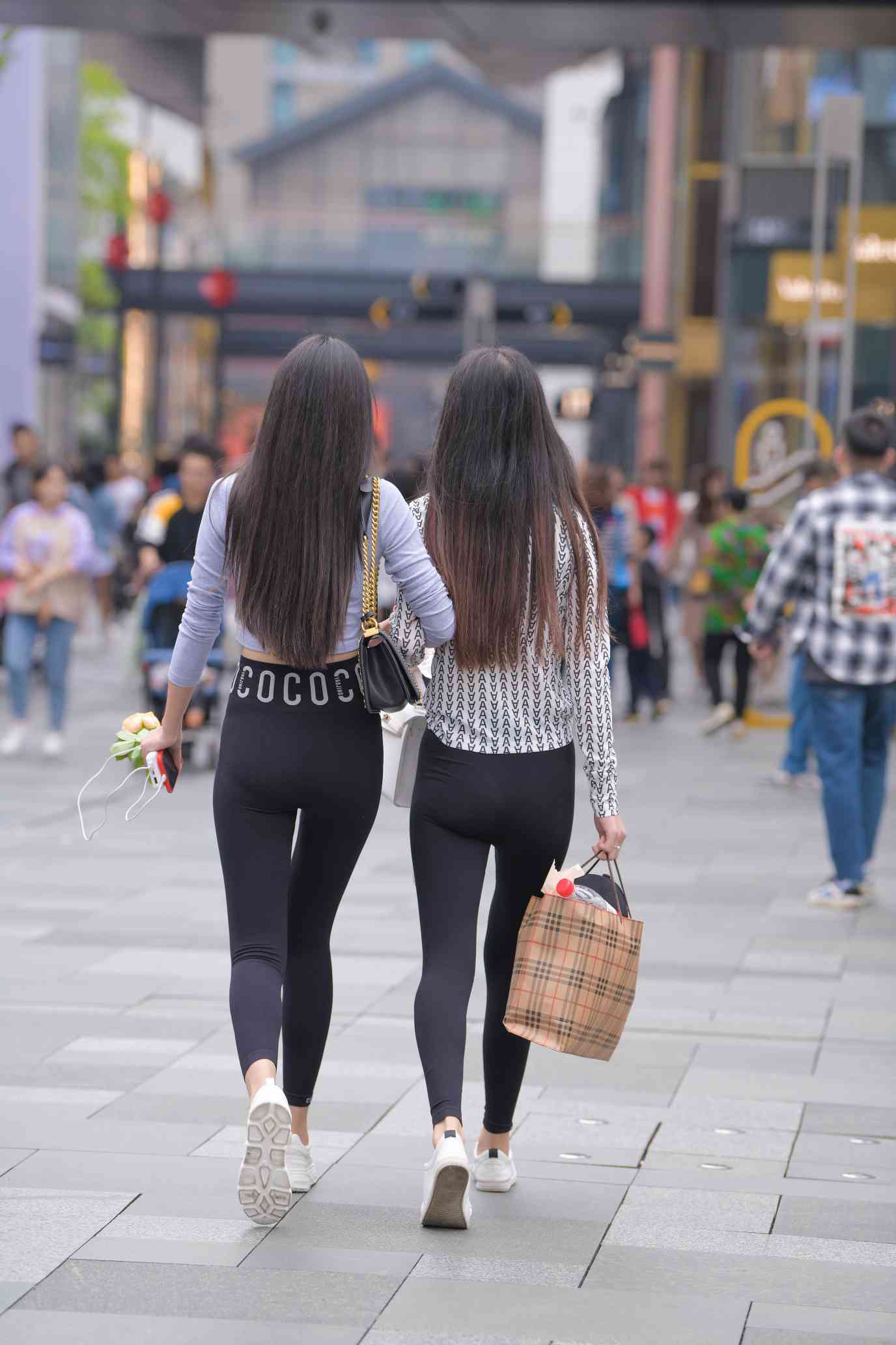 图片[4]-【免费】逛街的两个瑜伽裤姑娘【40P】04030-JK图库