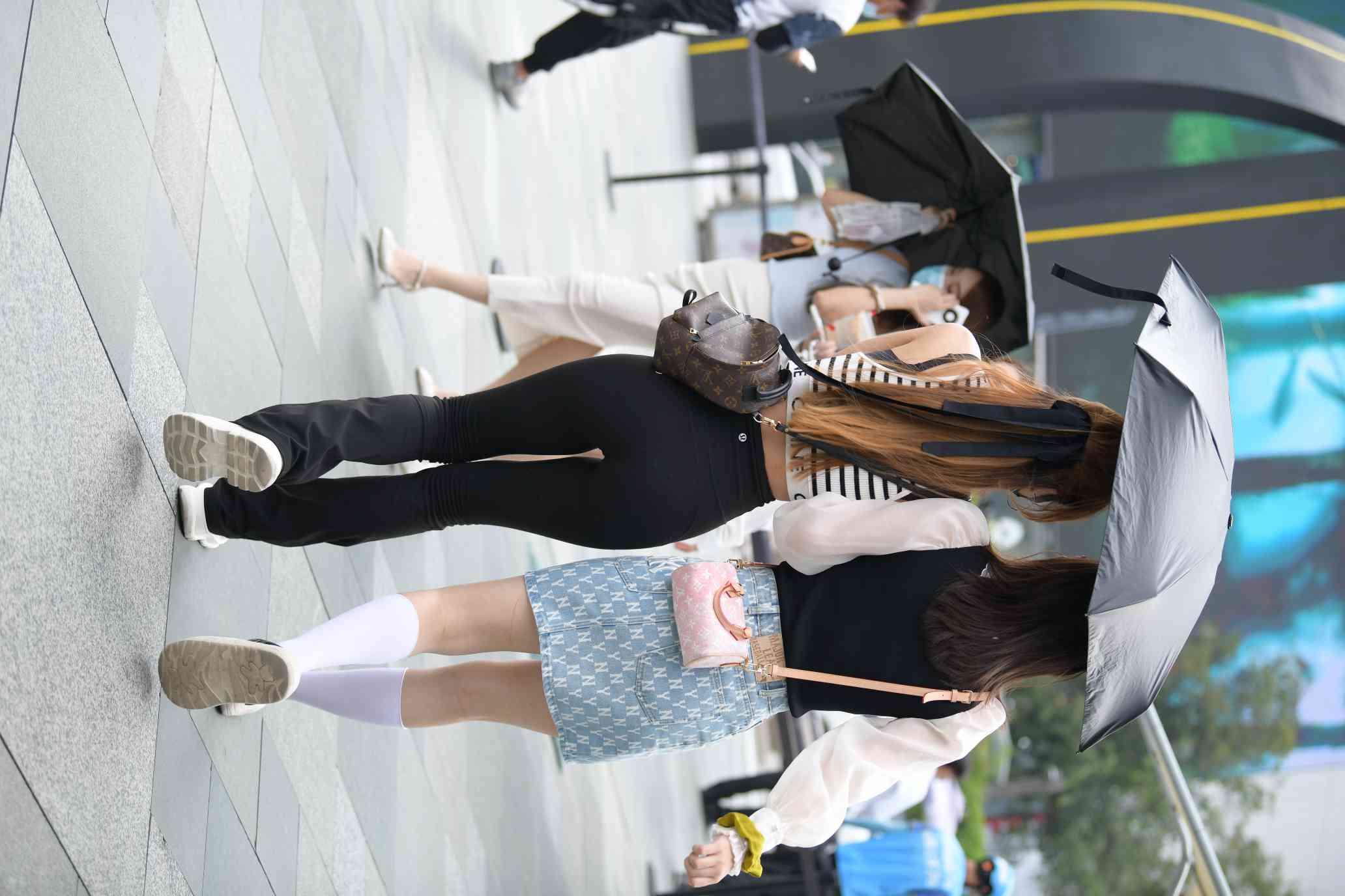 图片[3]-打伞的瑜伽裤姑娘【93P】04032-JK图库