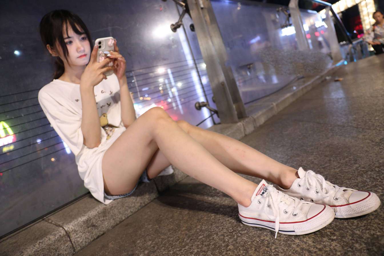 图片[3]-KTV里唱歌的长腿帆布鞋女孩【102P】20015-JK图库