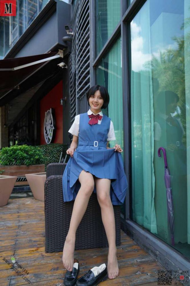 一副学生模样的短发姑娘【112P】20023-JK图库