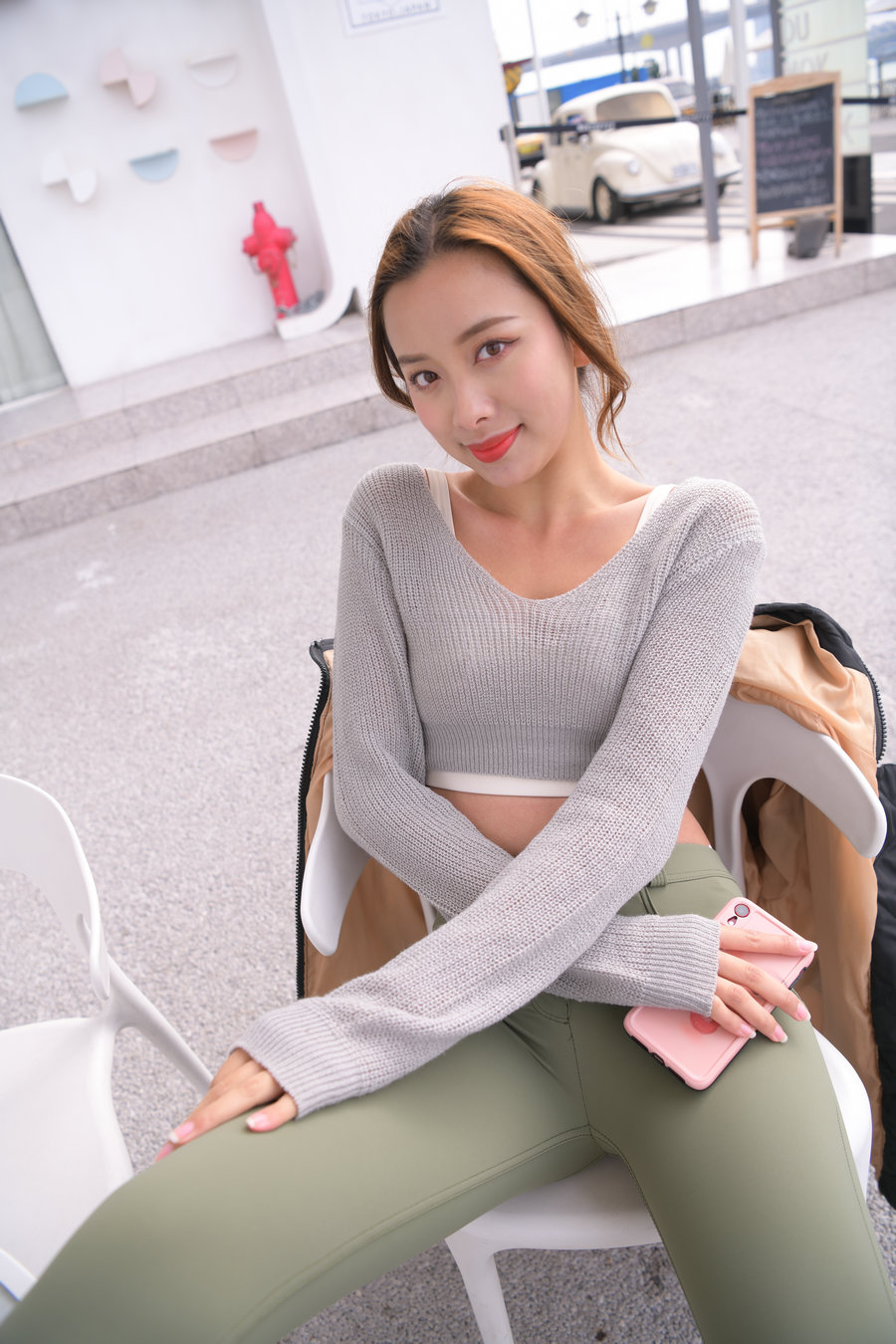图片[2]-非常可爱的瑜伽裤女孩坐在凳子上 J1520 998P1V-26.5GB-JK图库