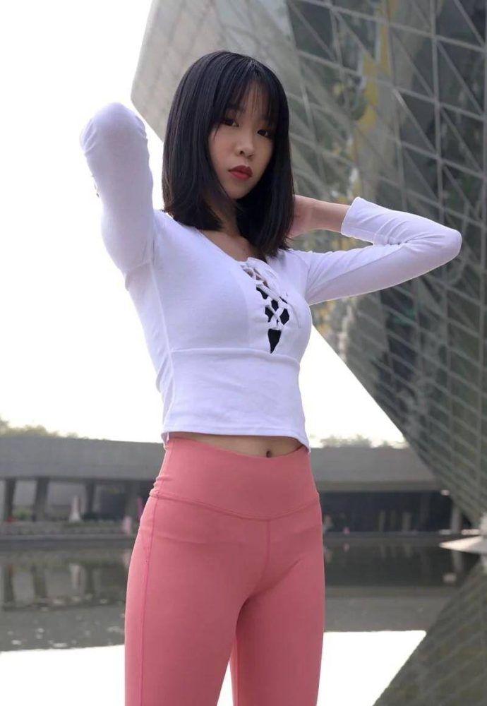 粉色瑜伽裤年轻女孩 J1311 417P17V-14.9GB-JK图库