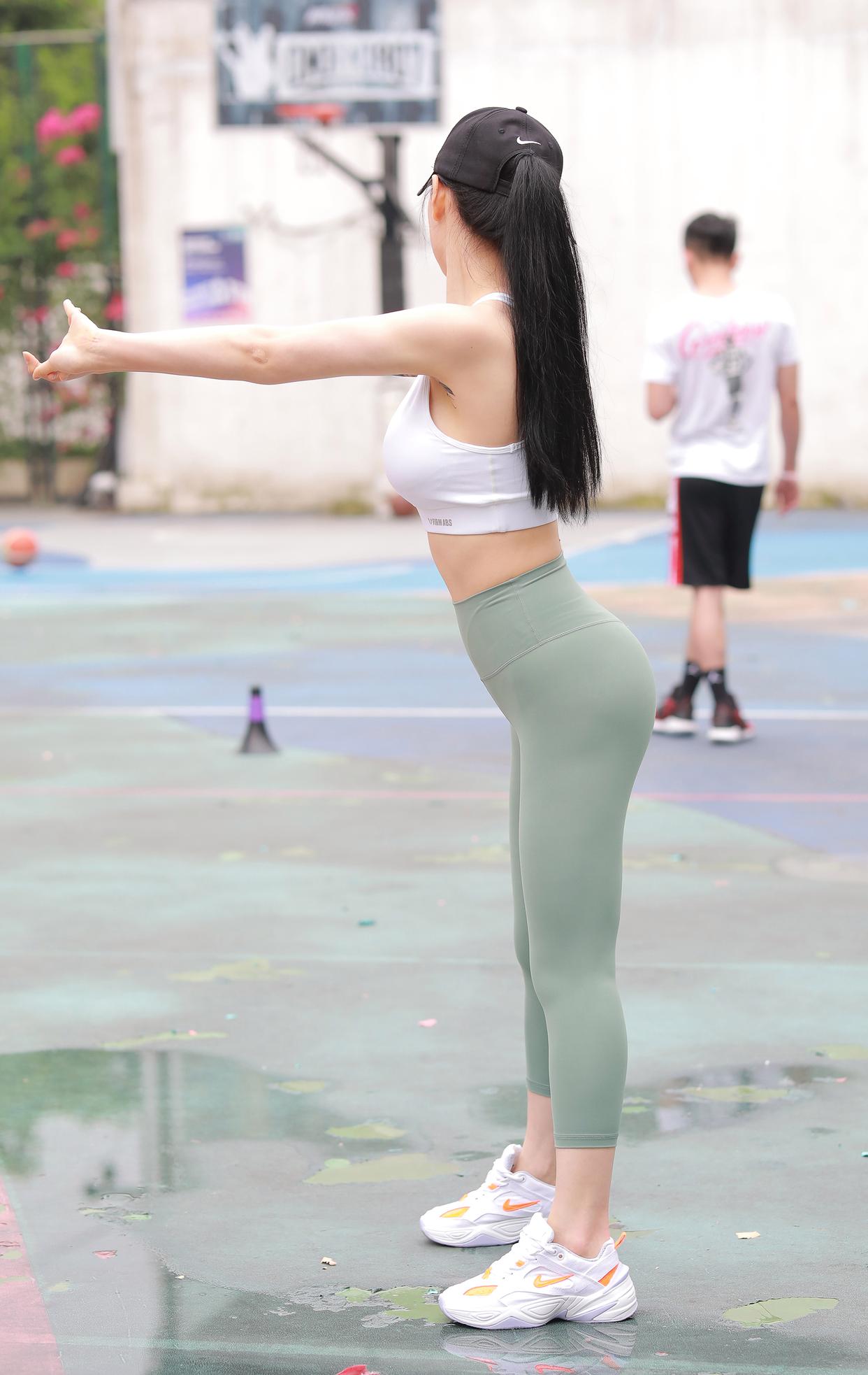 图片[1]-打扮很休闲的瑜伽裤女孩 J1600 415P3V-10.4GB-JK图库