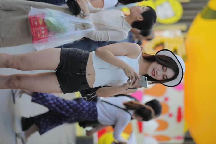非常时尚阳光的牛仔热裤女孩【808P】00064-JK图库