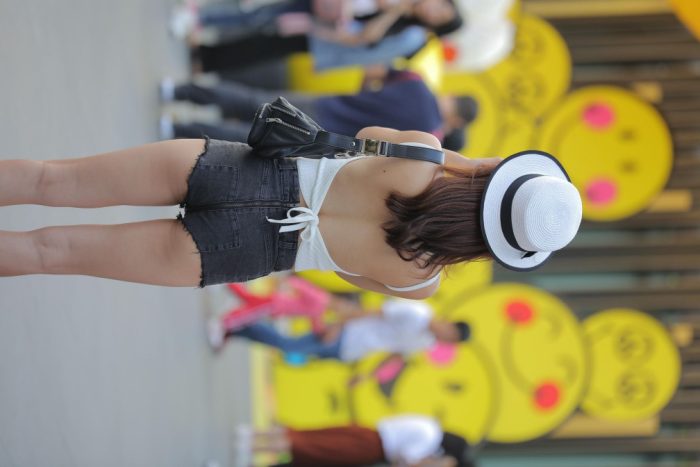 非常时尚阳光的牛仔热裤女孩【808P】00064-JK图库
