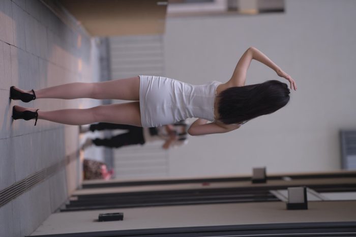 长发女孩紧身短裙特别显身材【245P】00040-JK图库