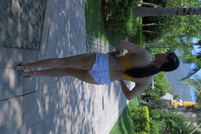 在海南度假的紧身白色短裤女孩【202P】00033-JK图库