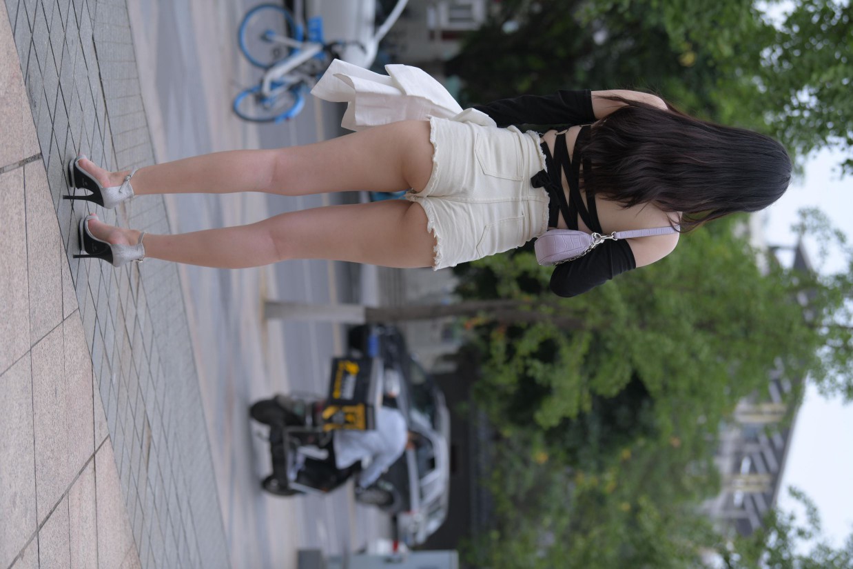 图片[5]-白色短裤的女生笑的很开心【177P】00035-JK图库