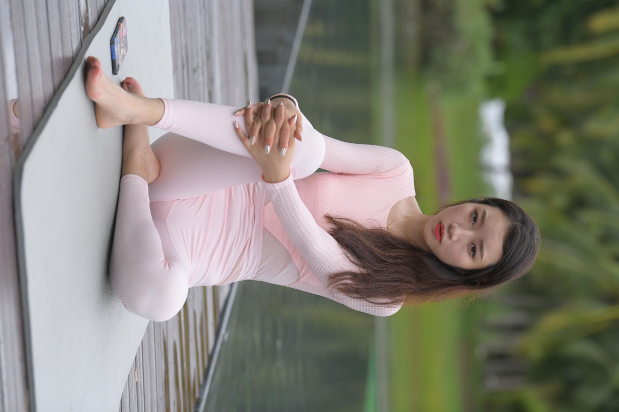 图片[7]-很漂亮眼睛也很大的白色瑜伽裤女孩【249P】00063-JK图库