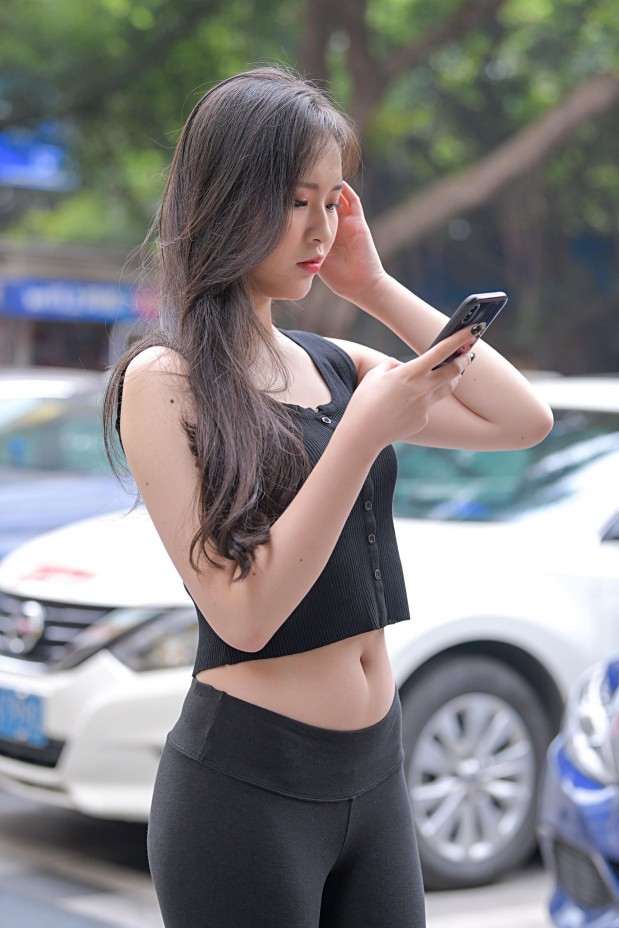 图片[5]-喝奶茶的黑色瑜伽裤长发姑娘【376P】00055-JK图库