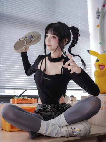 图片[10]-牛仔热裤+灰丝姑娘玩自拍-JK图库