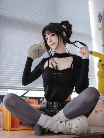 图片[5]-牛仔热裤+灰丝姑娘玩自拍-JK图库