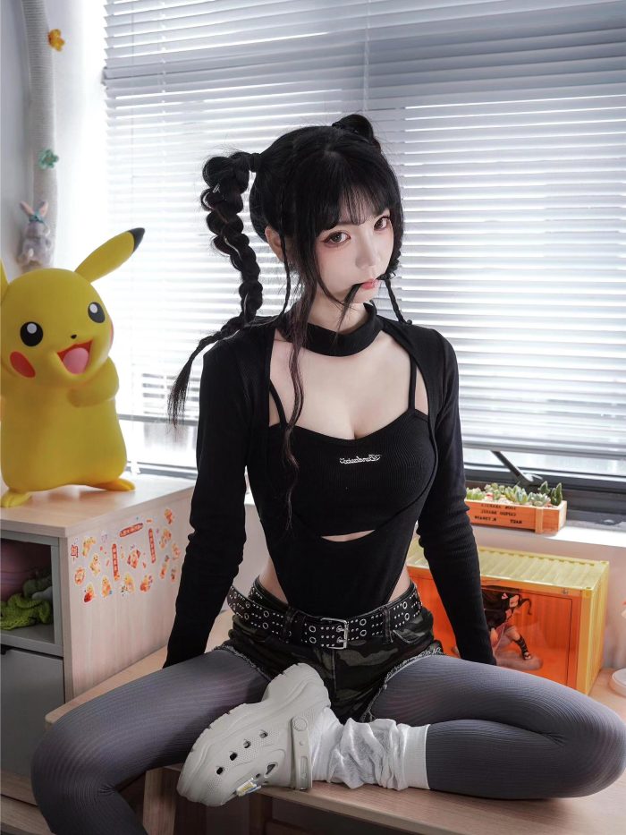 牛仔热裤+灰丝姑娘玩自拍-JK图库