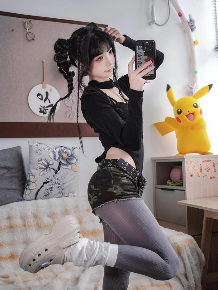 牛仔热裤+灰丝姑娘玩自拍-JK图库