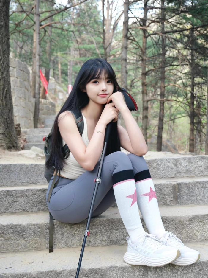 爱爬山的瑜伽裤MM，太甜美了！~-JK图库