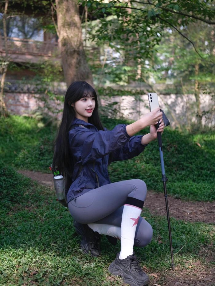 爱爬山的瑜伽裤MM，太甜美了！~-JK图库