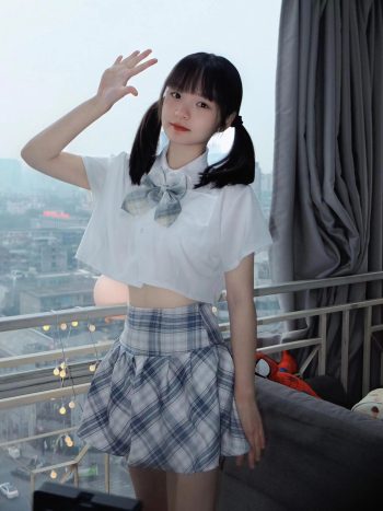 图片[6]-网格丝袜的清纯双马尾小姑娘-JK图库