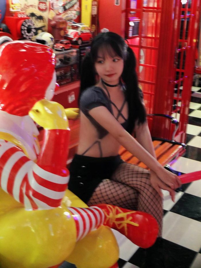 网格丝袜的清纯双马尾小姑娘-JK图库