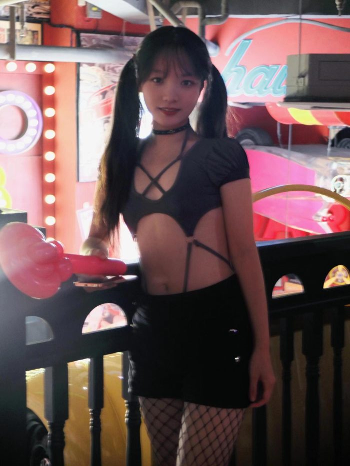 网格丝袜的清纯双马尾小姑娘-JK图库