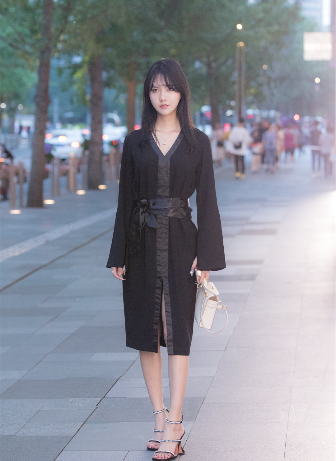 图片[18]-美女壁纸丨街拍美女，白皙美腿一览无余！-JK图库