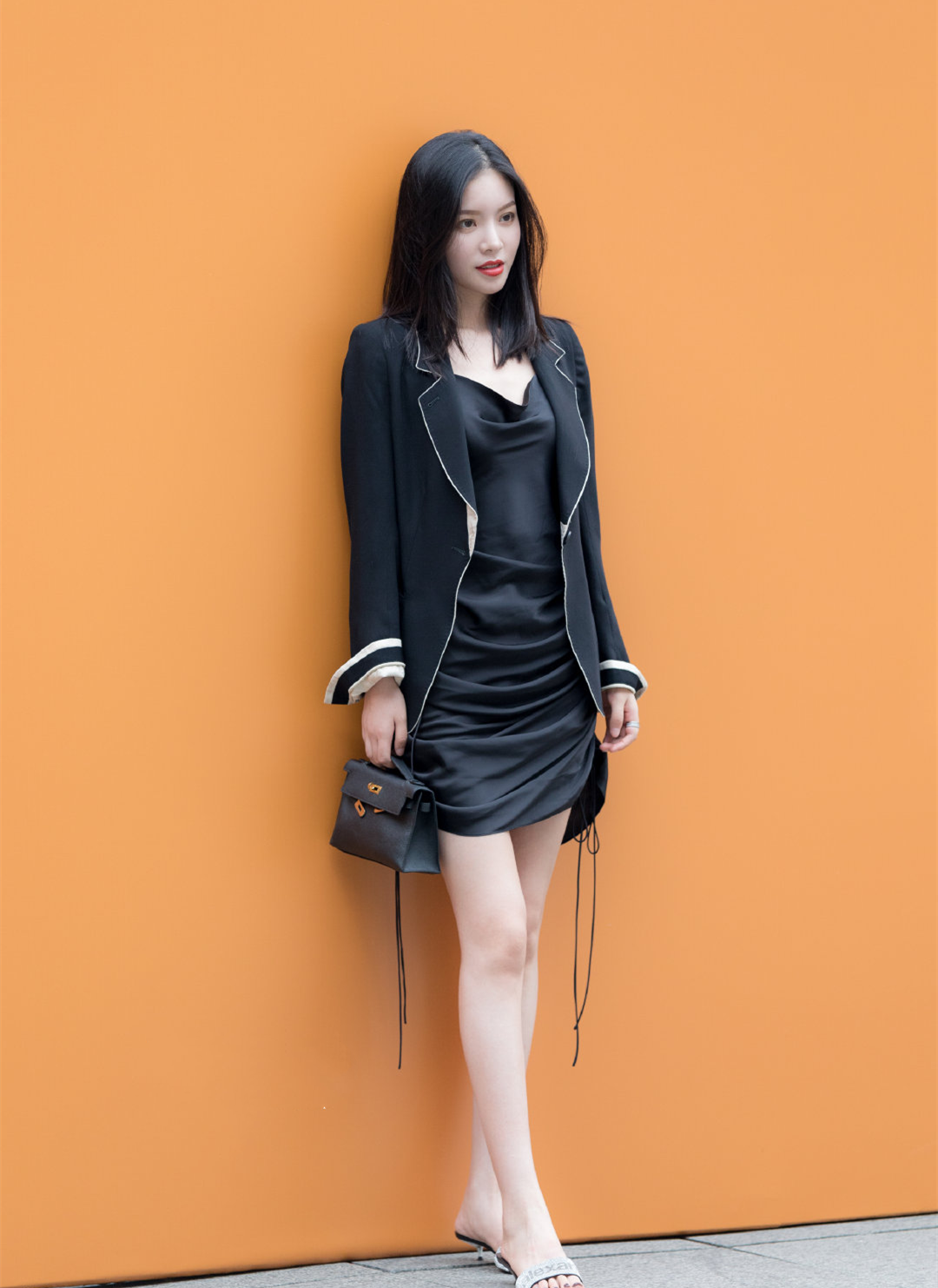 图片[20]-美女壁纸丨街拍美女，白皙美腿一览无余！-JK图库
