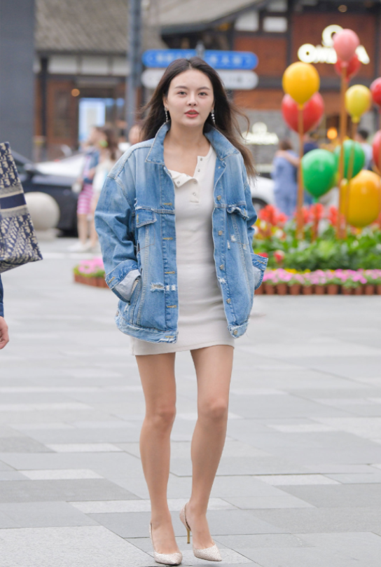 图片[23]-美女壁纸丨街拍美女，白皙美腿一览无余！-JK图库
